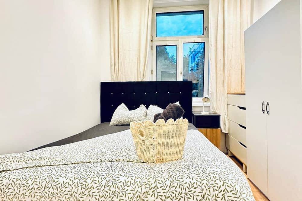 Ganze Wohnung, Affordable Studio with Kitchen & Private Bath – Central Location in Klosterneuburg, Wienerwald