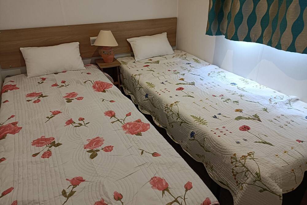Mobilhome terrasse, jardin, près de Montpellier et de la mer dans un camping 4 * in Lattes, Côte méditerranéenne (France)