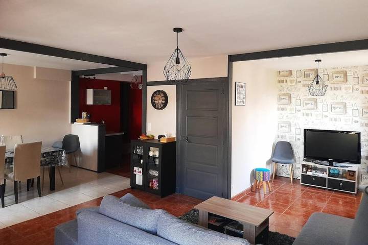 Location de vacances pour 15 personnes, avec terrasse dans La Goutelle - 3