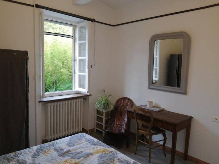 Location de vacances pour 2 personnes, avec piscine et terrasse ainsi que jardin et vue à Saint-Jean-du-Pin - 2