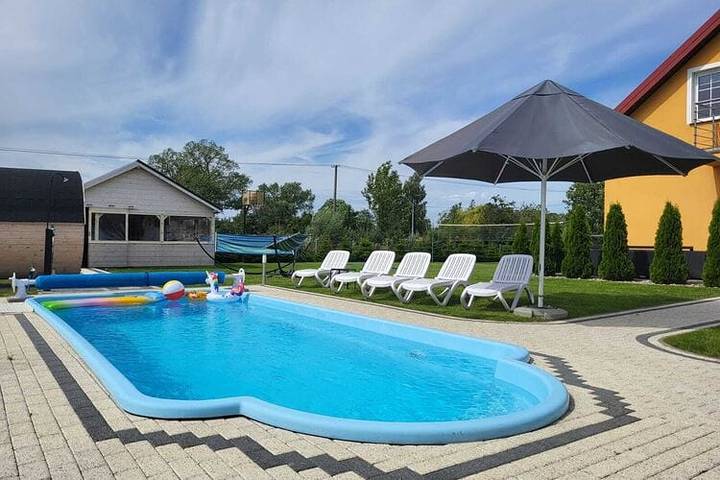 Apartament wakacyjny dla 10 osób, z sauna i taras oraz basen i jacuzzi, zwierzęta dozwolone w Gąski
