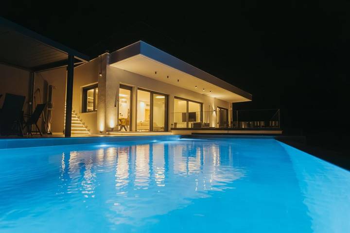 Location de vacances pour 10 personnes, avec jacuzzi ainsi que jardin et piscine dans Tolo (Grèce) - 2