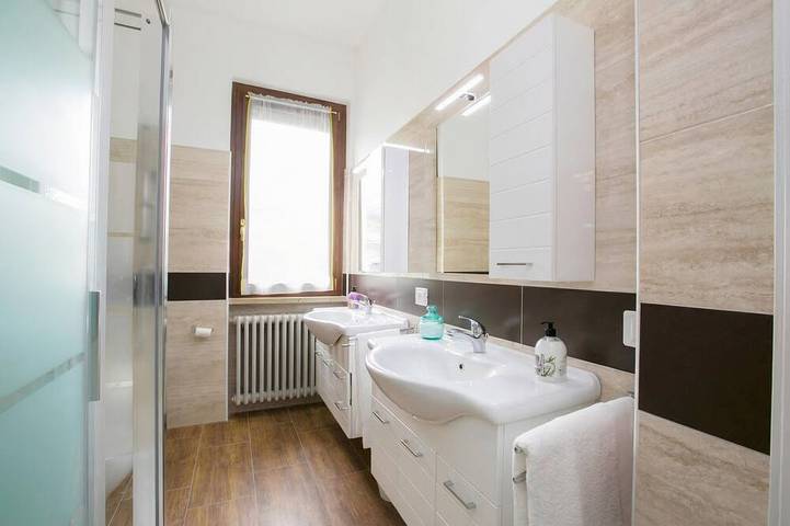 Appartamento intero, Villa Alberti Appartamento Emma, ​​Salò, Italia in Salò, Prealpi Gardesane