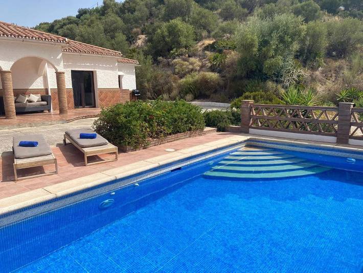 Casa rural para 4 personas, con vistas además de jardín y piscina, Se admiten mascotas en Almogía - 4