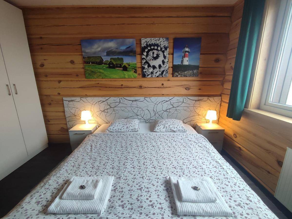 Hel ferieleilighet, Double Room with Sea View in Færøyene