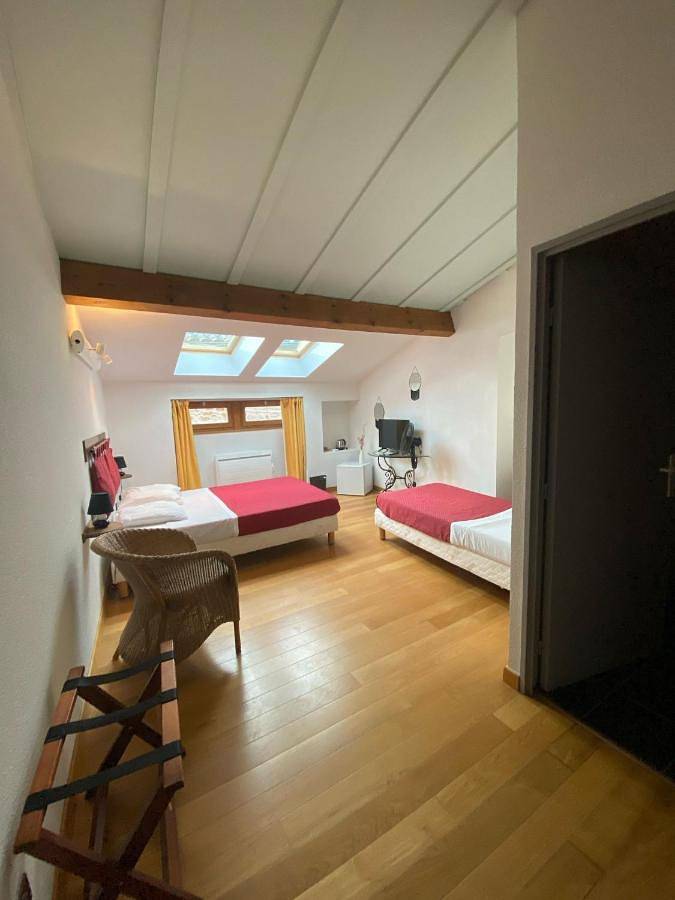 Hôtel pour 2 personnes, avec terrasse et vue à Vinezac - 3