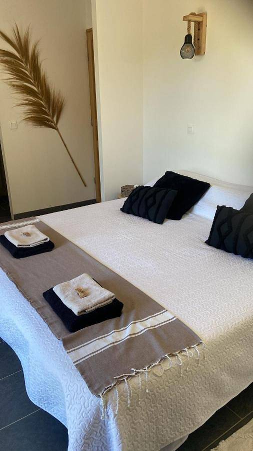 Location de vacances pour 2 personnes, avec jardin à Régusse - 2