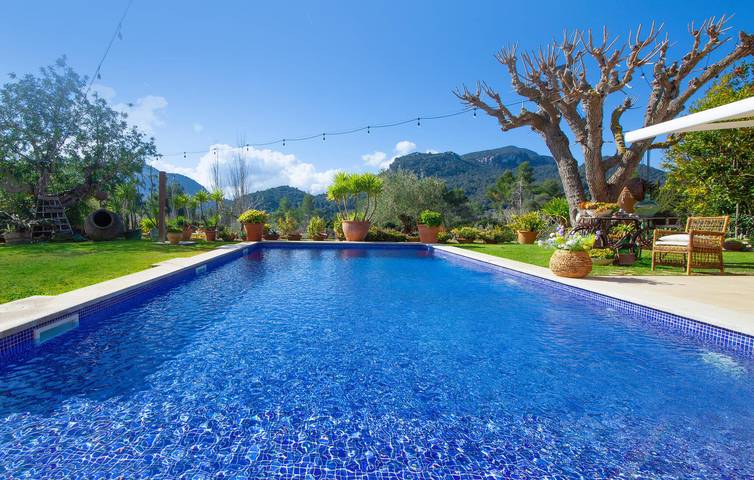 Cozy Apartment with Pool and Grill, 2.5km to Port des Canonge Beach in Esporles, West Majorca