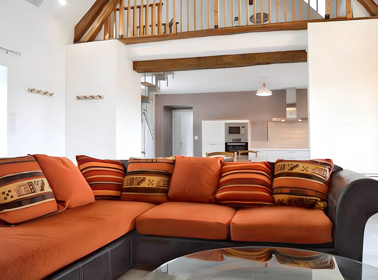 Charming House in Levroux with Garden and Spa in Saint-Pierre-de-Lamps, Châteauroux region