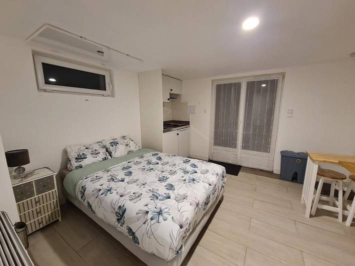 Cottage pour 2 personnes, avec terrasse et jardin à Landeronde