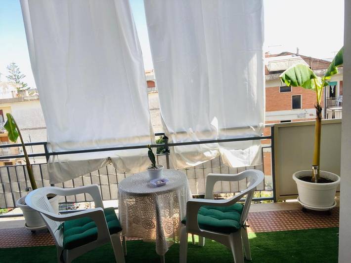 Ferienwohnung für 10 Personen, mit Balkon und Terrasse sowie Garten und Ausblick in Marina di Caulonia
