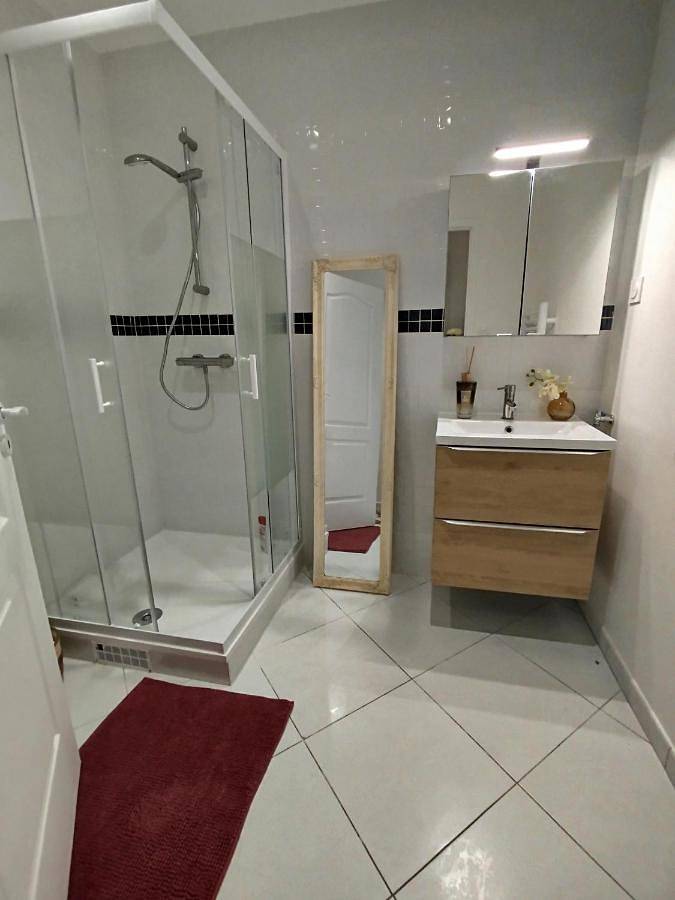 Appartement entier, One-Bedroom Apartment in Dammarie-les-Lys, Seine-et-Marne