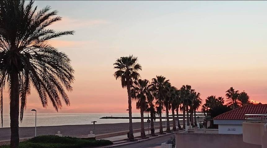 Casa de vacaciones para 4 personas, con jardín y terraza en Almería