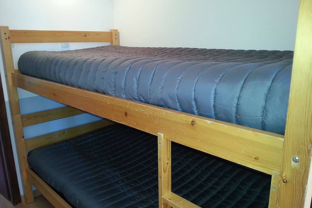 Entire apartment, Beautiful Apartment For 6 People Facing The Slopes Saint Lary Pla D'Adet in Vignec, Pyrenees National Park