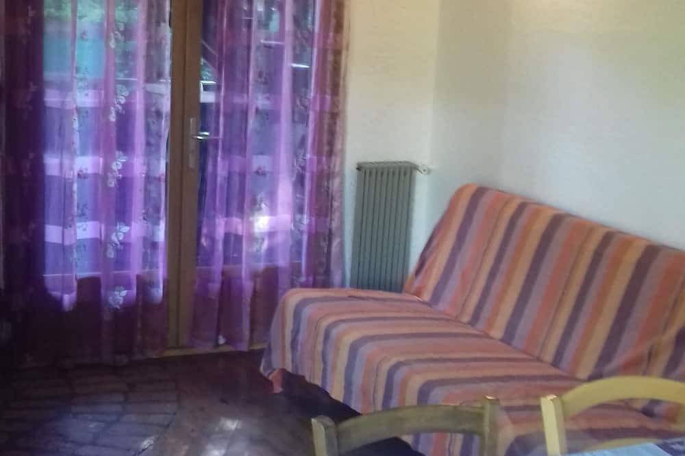 Appartement entier, Studio dans chalets avec parking privée . in Embrun, Parc national des Écrins