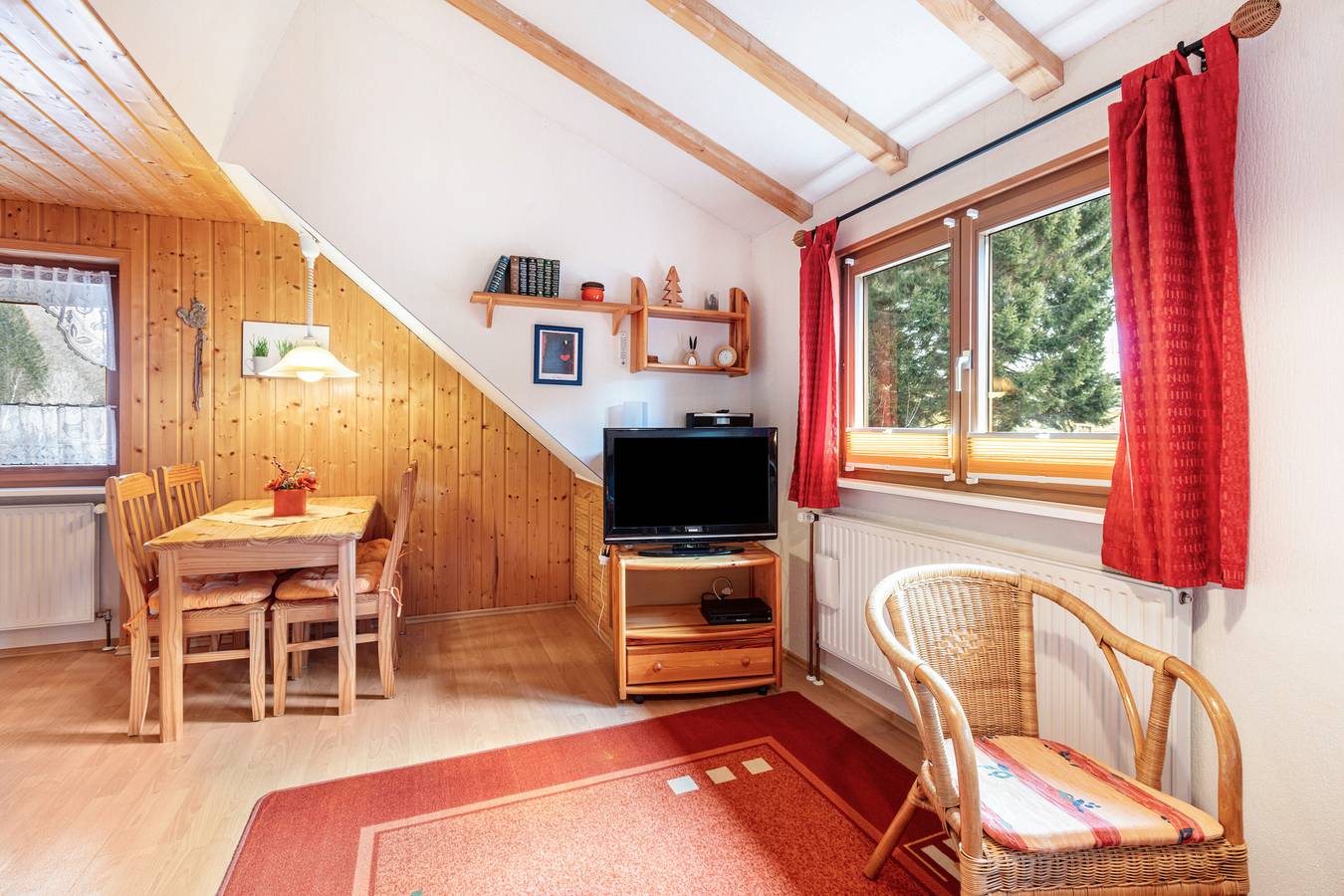 Ganze Wohnung, Ferienwohnung 'Zum Silberberg' mit Bergblick, Gemeinschaftsgarten und Wi-Fi in Suedlicher Schwarzwald, Todtnau