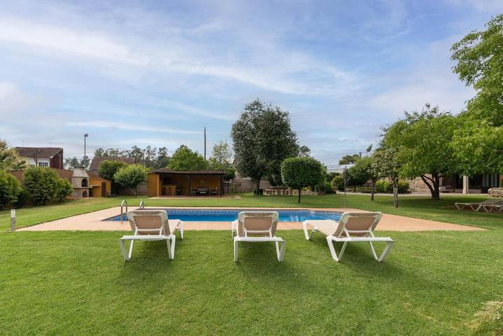 Casa rural para 8 personas, con Balcón y Terraza además de Jardín y Piscina en Puenteareas