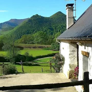 Gîte pour 6 personnes, avec terrasse et jardin à Poueyferré