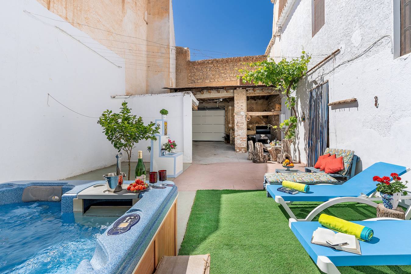 Holiday Home 'Amelia y Juan de Dios' with Private Terrace, Wi-Fi and Air Conditioning in Padul, Granada Province