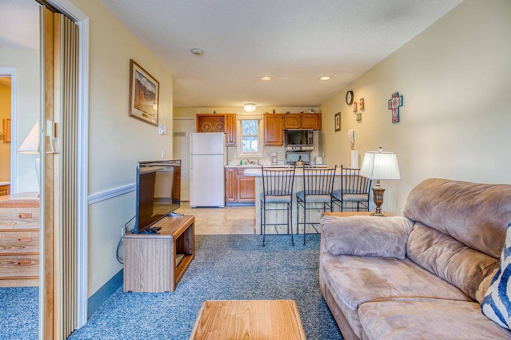 Ganze Wohnung, Haus mit Seeblick, Gemeinschaftspools, Tennis, Sauna und Privatstrand! in Gilford, Lake Winnipesaukee