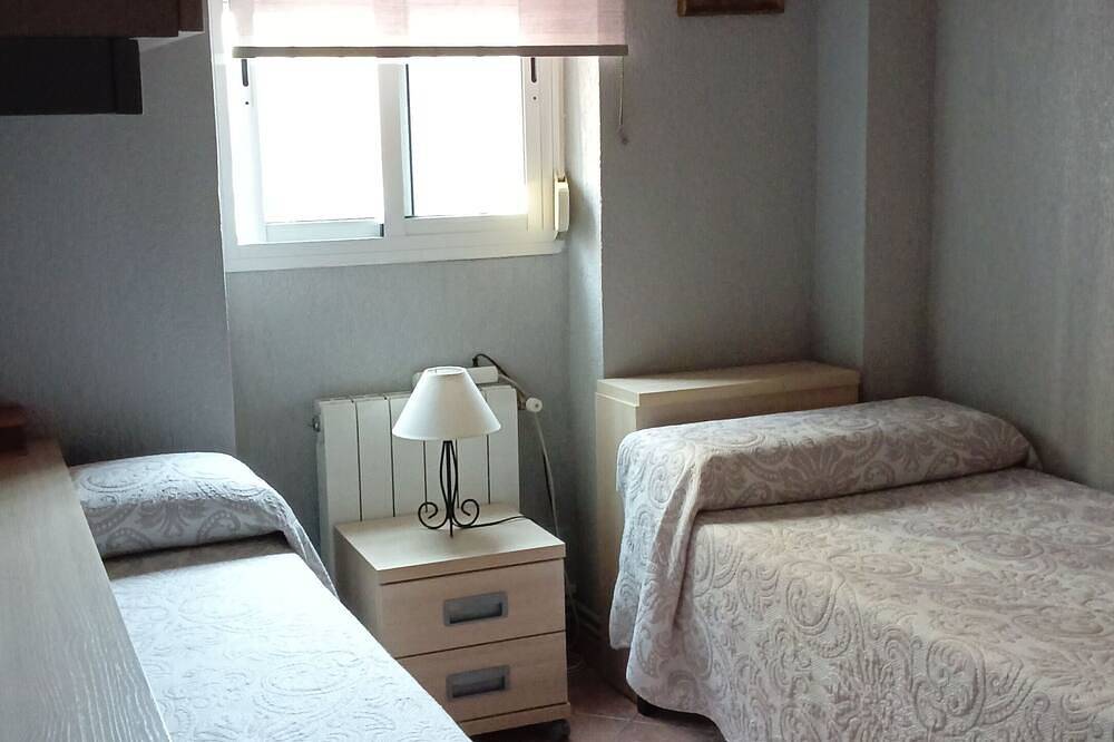 Appartamento intero, Room near university, hospital, park and private parking lot in Huelva, Costa de la Luz
