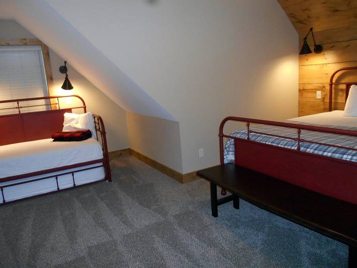 Chalet for 16 people, with yard and pool as well as hot tub, with pets in Table Rock Lake