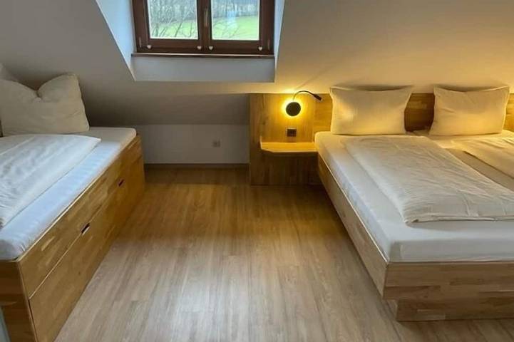 Ganze Wohnung, Gemütliche Ferienwohnung (45qm) im Dachgeschoss in Theisseil, Naturpark Nördlicher Oberpfälzer Wald