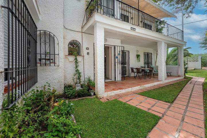 Ganze Wohnung, Apartment 'La Casita De La Playa' mit Gemeinschaftspool, WLAN und Klimaanlage in Carib Playa, Marbella