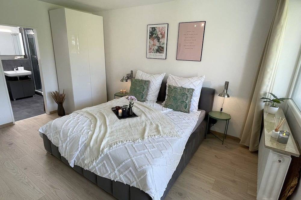 Entire apartment, Renovated bungalow apartment in the countryside - Lake Constance within walking distance in Meersburg, Obersee (Bodensee)