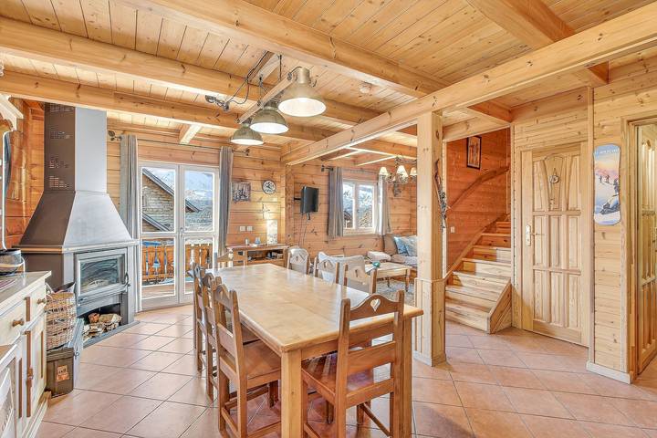 Maison pour 7 personnes, avec Balcon et Jacuzzi ainsi que Jardin et Sauna dans La Joue du Loup