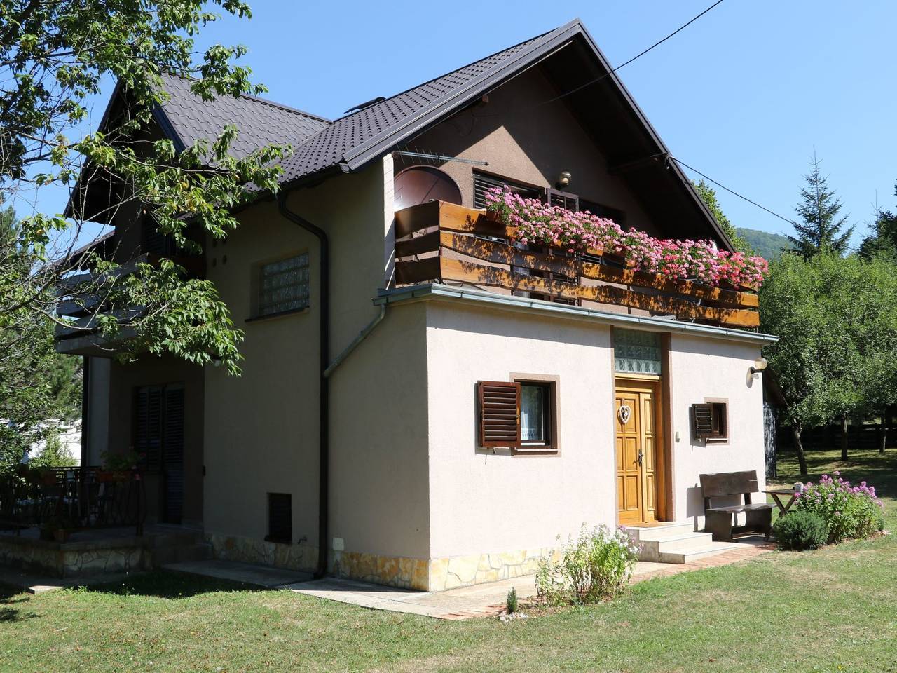 Mit Garten, Grill und Terrasse in Rudanovac, Plitvicemeren