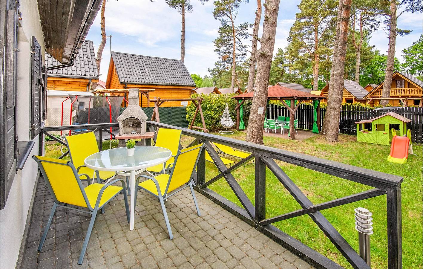 Ganze Ferienwohnung, Ferienwohnung für 4 Personen mit Terrasse in Powiat Sławieński