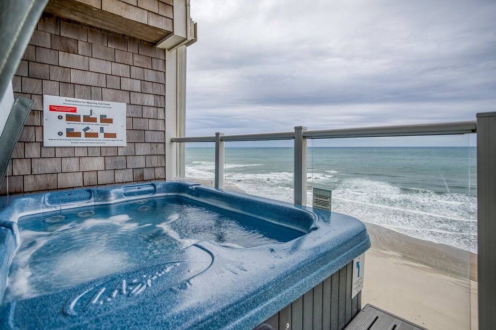 Ganze Wohnung, Ocean-Front 4th Fl Condo has Hot Tub, 2 King Beds and Resort Amenities! in Oceanlake, Lincoln City