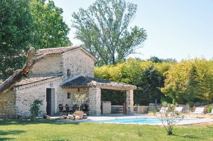 Location de vacances pour 4 personnes, avec jacuzzi ainsi que jardin et piscine à Saint-Sauveur-de-Cruzières - 3