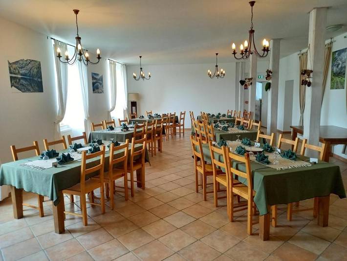 Location de vacances pour 49 personnes, avec jardin ainsi que vue et sauna à Tauves - 3