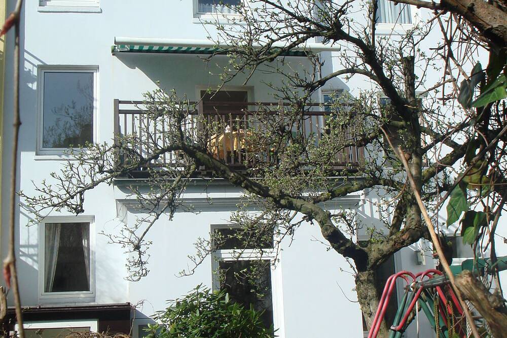 Ganze Wohnung, Penthouse at Alster City Garden Villa.<br>Stylish & quiet apt., Adults only in Hamburg-Nord, Hamburg