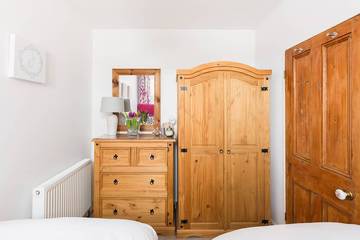 Holiday Home for 4 People in Stratford upon Avon, Heart of England, Photo 2