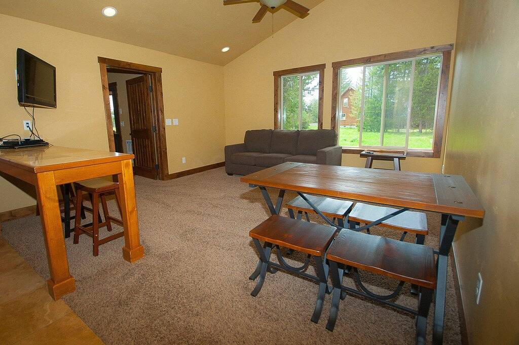 Log Cabin for 6 Guests in Island Park, Fremont County (ID)