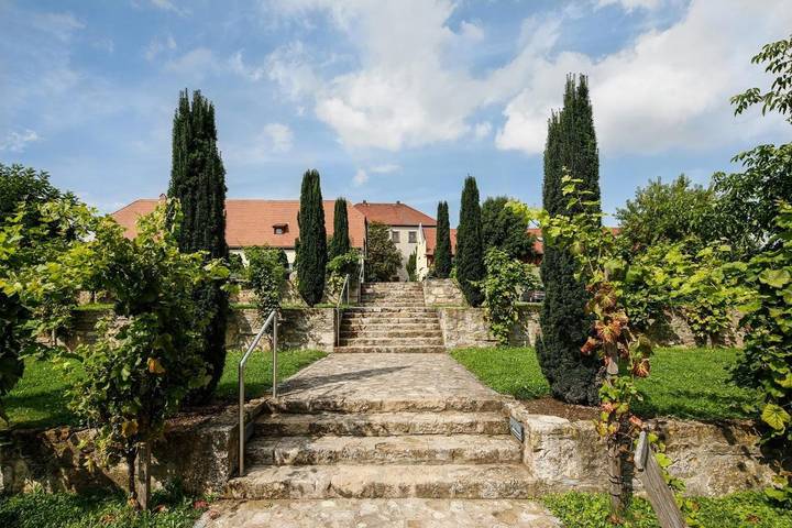 Hotel für 8 Personen, mit Terrasse und Garten