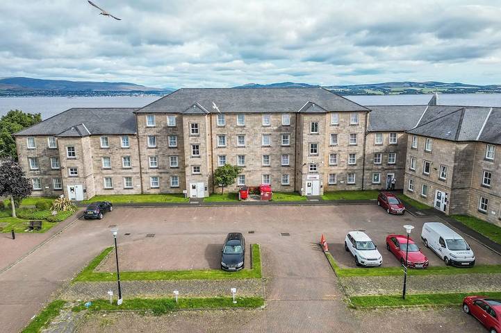 Ganze Wohnung, 6 Bedroom Self Contained Hostel Unit in Inverclyde