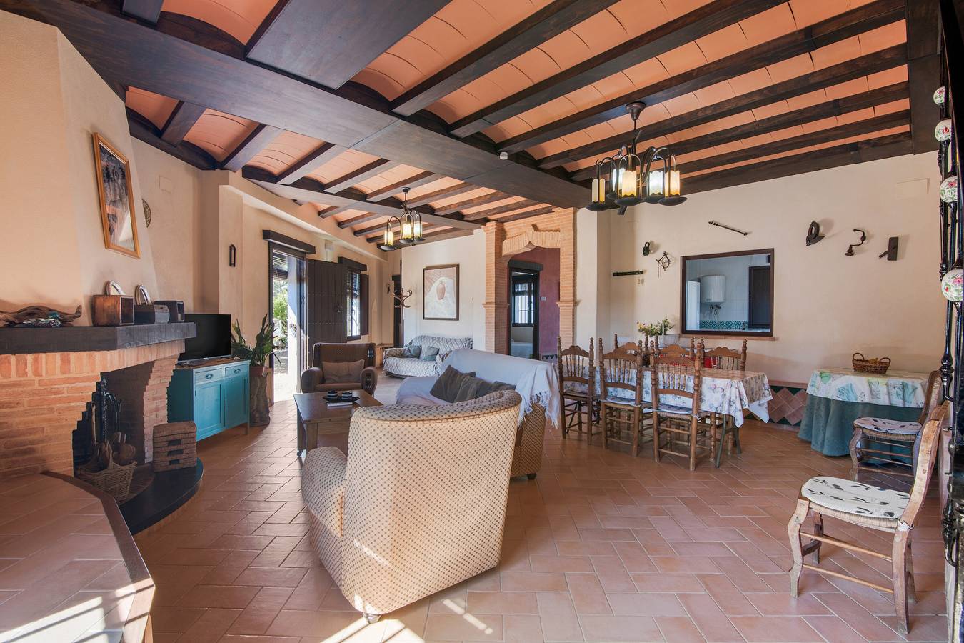 Finca 'Las Alberquillas' mit privater Terrasse, Wi-Fi und Klimaanlage in Beas, Huelva Provinz