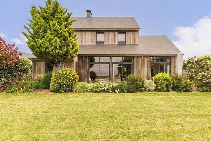 Gîte pour 9 personnes, avec Terrasse et Jardin à Dragey-Ronthon