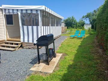 Parc de vacances pour 6 personnes, avec terrasse ainsi que jardin et piscine en Normandie