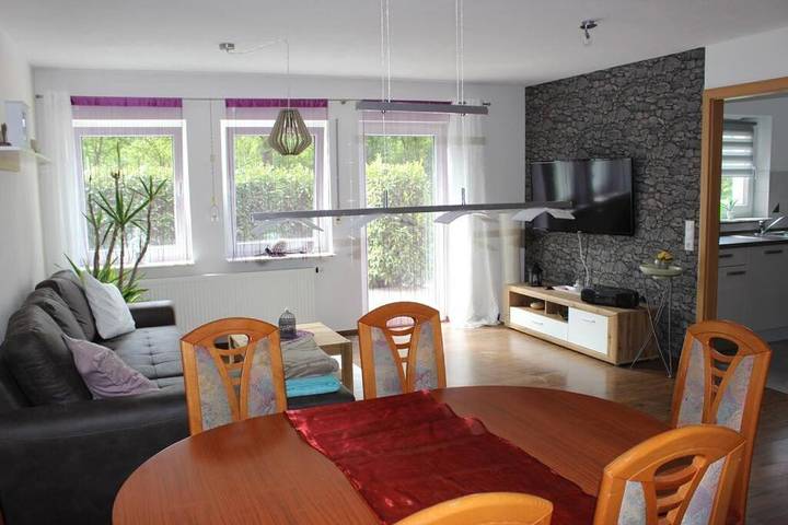 Ferienwohnung für 5 Personen, mit Terrasse und Garten in Öhringen