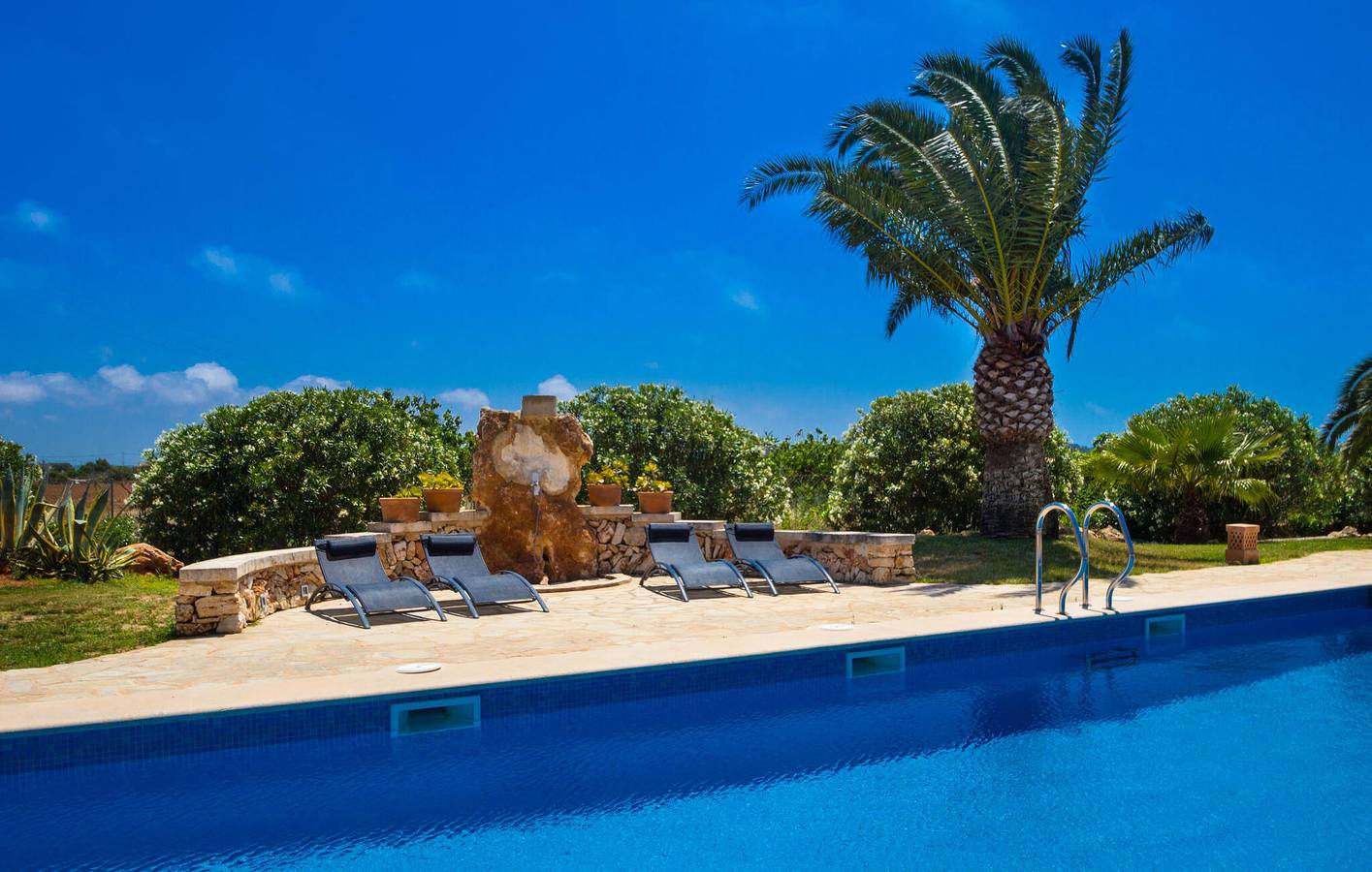 Appartement ensoleillé avec piscine, cuisine et WiFi, 1.5km de Playa de Ses Covetes in Es Trenc, Campos