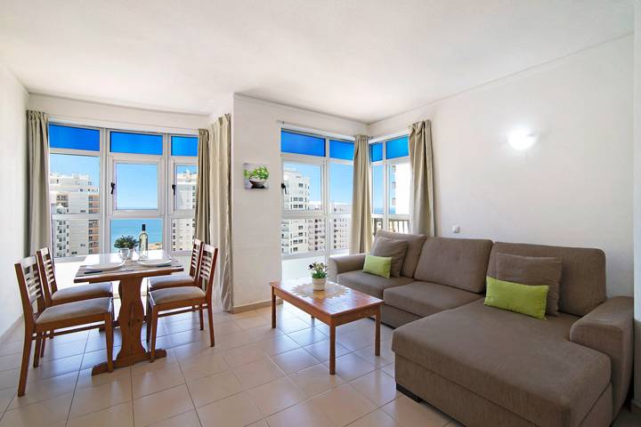 Apartamento inteiro, Apartamento São Rafael 9ºd - Vista Mar com Wi-Fi, Jardim & Varanda in Armação de Pêra (costa), Armação de Pêra