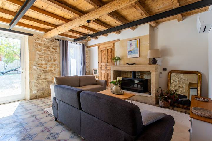 Location de vacances pour 8 personnes, avec Jacuzzi et Terrasse à Saint-Étienne-du-Grès