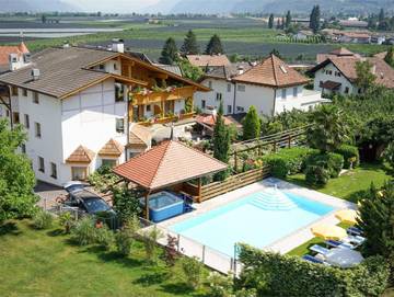 Hotel für 2 Personen, mit Garten und Whirlpool, mit Haustier in Tscherms