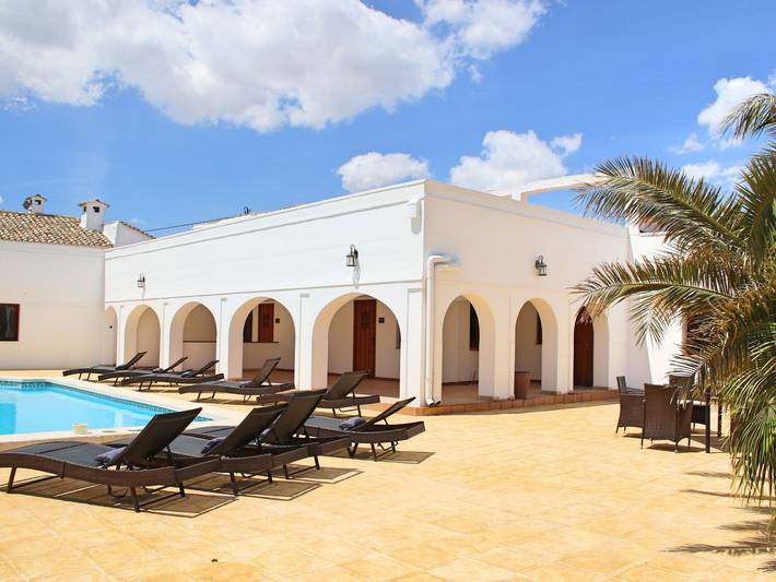 Casa rural para 26 personas, con Balcón y Terraza además de Jardín y Piscina en Biar