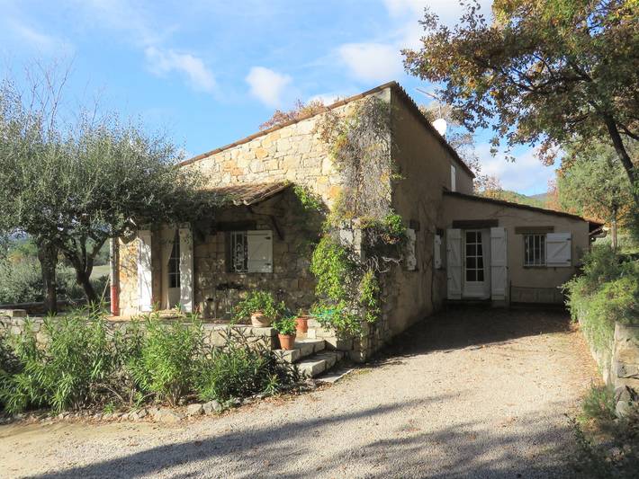 Gîte pour 6 personnes, avec piscine à Seillans